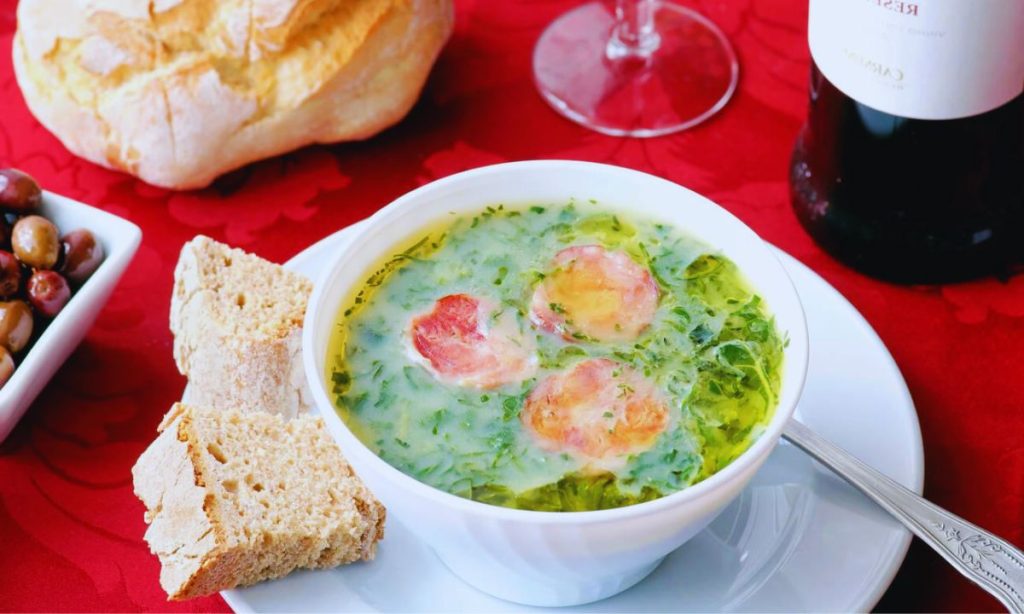 Caldo Verde soup, O Muro Antigo Restaurante, Porto, Portugal